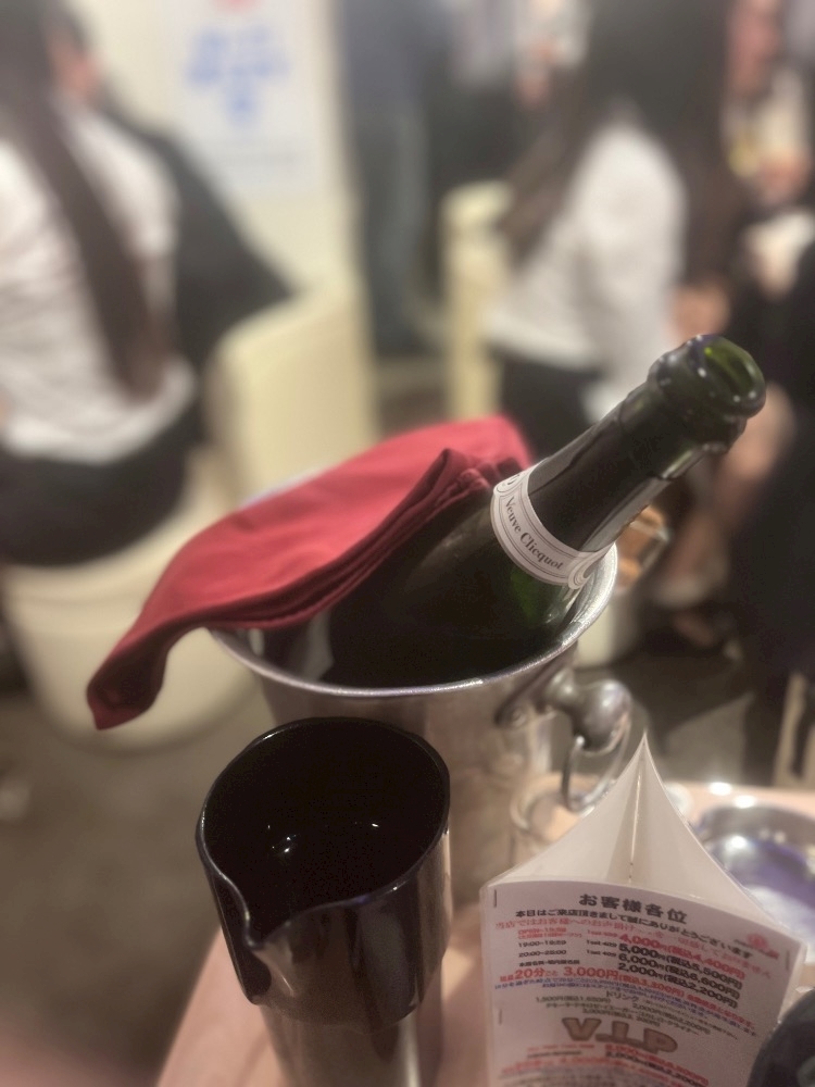 qq8kayu2apgwjawudor_l-jpg