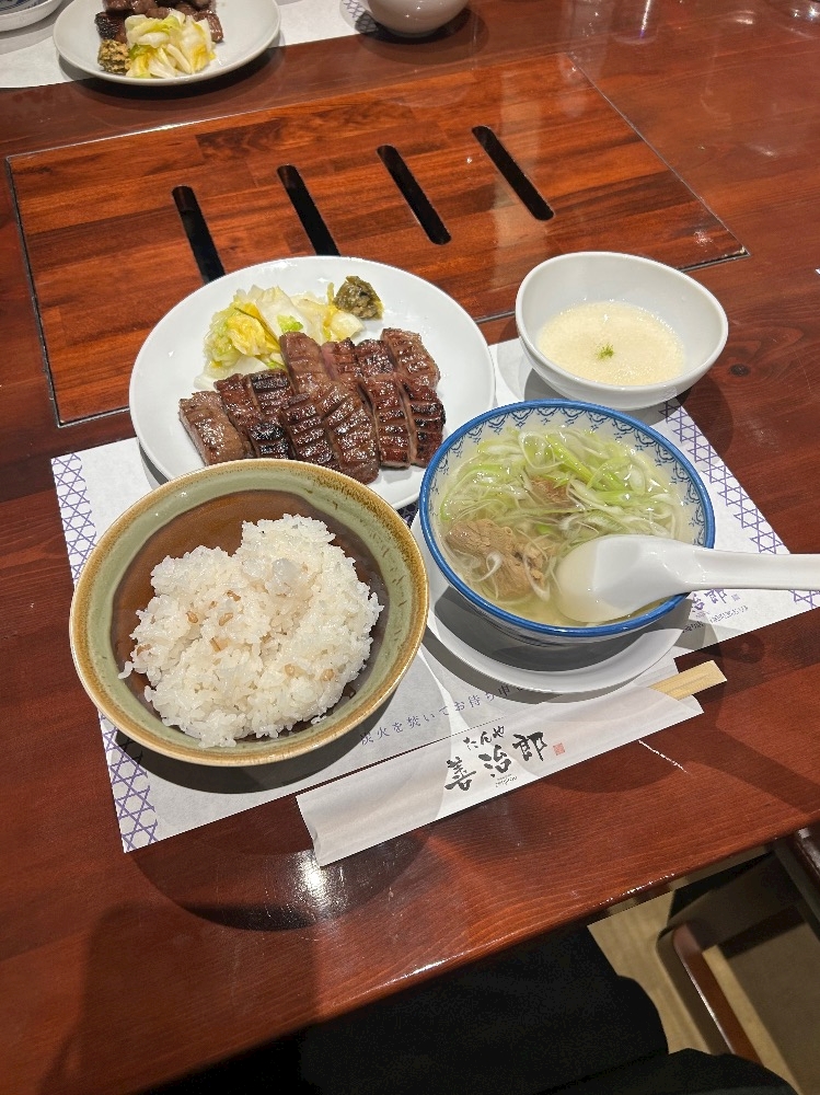 uilvsw8v7fo6zq3bh5p_l-jpg